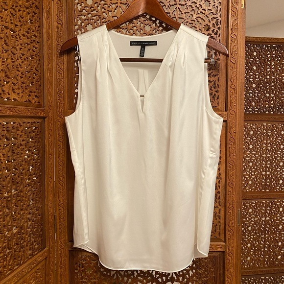 White House Black Market Tops - 🚺 WHBM white sleeveless v-neck top